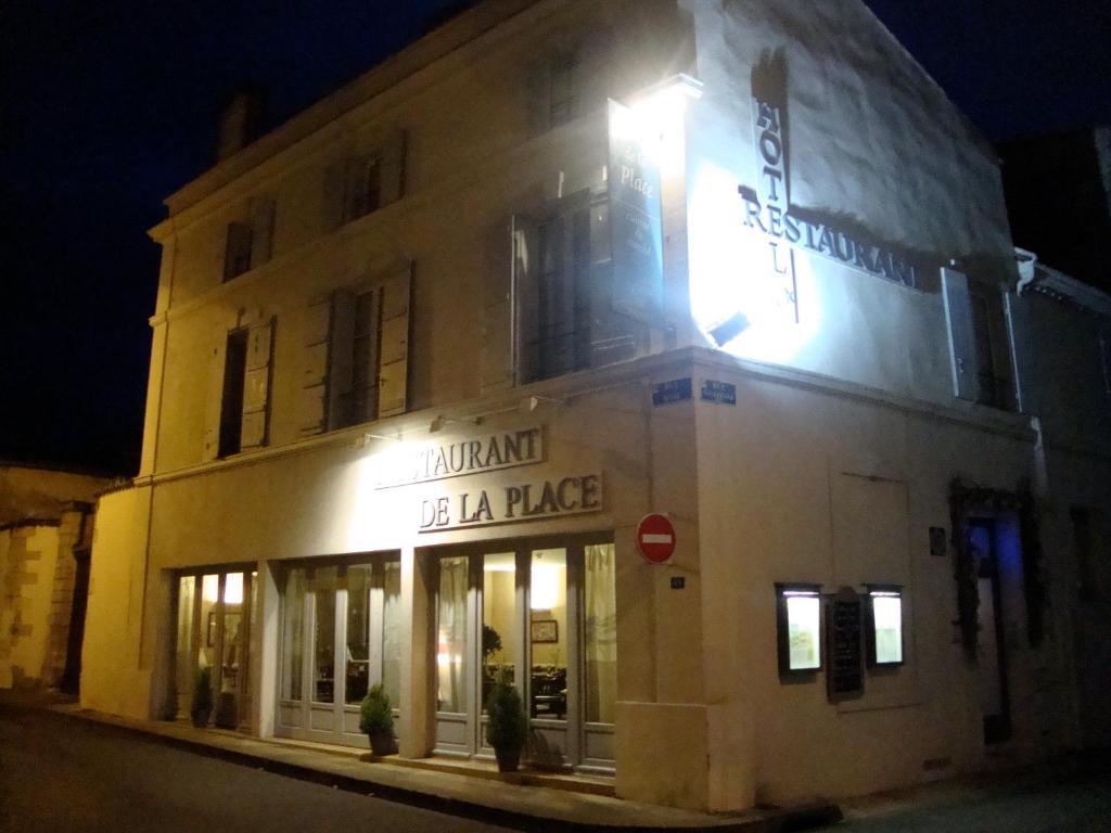Hotel Restaurant De La Place Saint-Jean-dʼAngély Εξωτερικό φωτογραφία